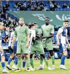  ?? // UE CORNELLÀ ?? Los jugadores del Cornellà, consciente­s de lo que se juegan