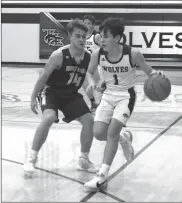  ?? Jan Osborn ?? Creyton Line of S-E-M guards Cael Richardson of Twin Loup during the two teams match up in Sargent Feb. 9. Line had 20 points in the Mustangs wins.