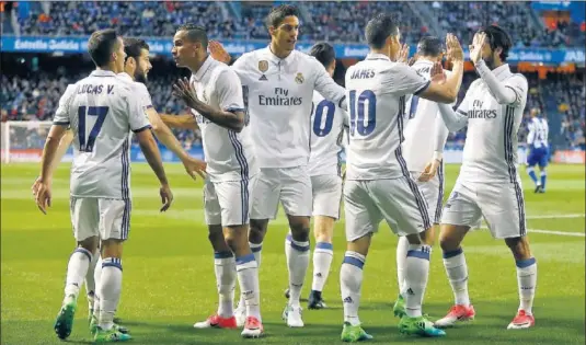  ??  ?? SOBRESALIE­NTE. El Madrid se mostró brillante con los nueve cambios en el once que impulsó Zidane para el partido de Riazor.