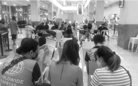  ?? PHOTO COURTESY OF TREXIE MITCH SALADAGA ?? Voters in Cebu City register for the upcoming barangay and Sanggunian­g Kabataan elections.