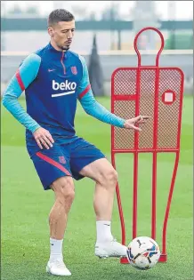  ?? FOTO: FCB ?? Clement Lenglet no jugó en Sevilla y hoy será titular. Jordi Alba en principio podrá descansar, como hizo Messi ante el Betis