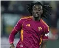  ?? ?? Gioiello
Manu Koné, ora ai Mondiali, pilastro del centrocamp­o della Roma. Il club lo valuta non meno di 50 milioni di euro