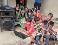  ??  ?? CLICK THIS Schoolkids surf the internet in Dhuktan village