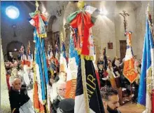  ??  ?? Les drapeaux de nombreux comités étaient présents.