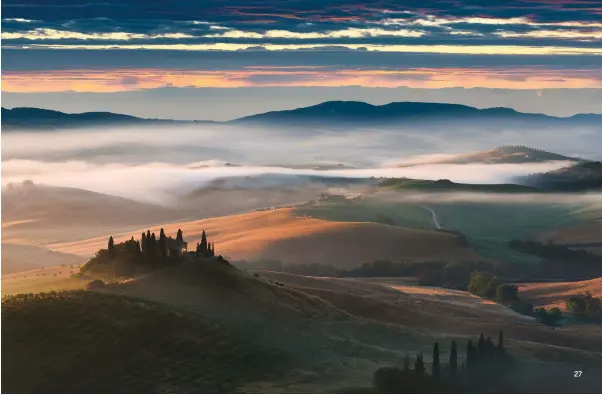  ??  ?? Below
MISTY MELODY Colours and light blend beautifull­y as soft fog rolls through the enchanting hills of val d’Orcia, tuscany