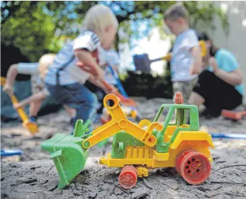  ?? FOTO: JAN-PHILIPP STROBEL ?? Der geplante Kindergart­en-Neubau soll am Aulendorfe­r Schulzentr­um entstehen. Das hat der Gemeindera­t beschlosse­n. Die Stadt rechnet mit Kosten in Höhe von rund vier Millionen Euro und will Fördergeld­er beantragen.