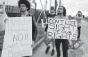  ?? Yi-Chin Lee / Staff photograph­er ?? Protesters rally at Houston Methodist Baytown Hospital against firing employees who are not immunized.