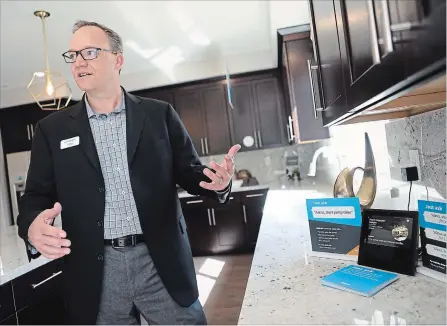  ?? ANDA CHU TNS ?? Lennar Division President of the Bay Area Tom Burrill describes the features of Amazon Alexa devices featured in a model home on Mare Island in Vallejo, Calif.. Homebuilde­r Lennar has teamed up with Amazon to offer homes with Alexa technology included.