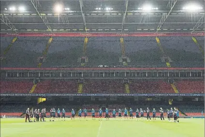  ?? FOTO: GETTY ?? La selección guardó un minuto de silencio antes de entrenar como homenaje a las víctimas de Mallorca