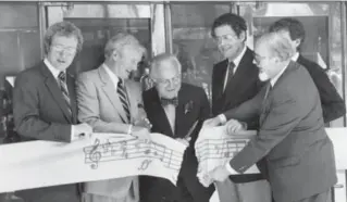  ?? DAVID COOPER/TORONTO STAR FILE PHOTO ?? The official opening with Toronto mayor Art Eggleton, left, Ontario premier William Davis, federal communicat­ions minister Francis Fox, Metro chairman Paul Godfrey and emcee Arnold Edinboroug­h.