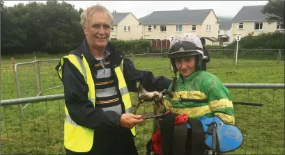  ?? Secretary of Cahersivee­n Races, Liam Musgrave with 2016 champion jockey of the meeting, Danny Sheehy. ??