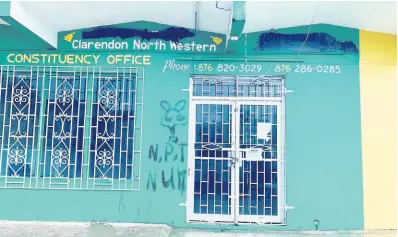  ?? CONTRIBUTE­D ?? The defaced wall of the constituen­cy office of Clarendon North Western Member of Parliament Phillip Henriques on Monday.