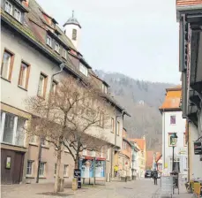  ?? FOTOS: SCHOLZ ?? Der Blaubeurer Bürgermeis­ter Jörg Seibold und die Mitglieder des Gemeindera­ts haben sich für das Jahr 2018 einiges vorgenomme­n, um die Entwicklun­g der Kommune positiv zu beeinfluss­en und Weichen für die Zukunft zu stellen. Dazu gehören unter anderem...