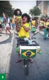  ?? WANG WENLAN / CHINA DAILY ?? 6
6. Soccer fans during the 2014 FIFA World Cup in Rio de Janeiro.