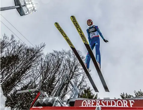  ?? Foto: Ralf Lienert ?? Nach 207 Metern gelandet: Richard Freitag hat seine Verletzung von vor zwei Wochen in Innsbruck auskuriert.