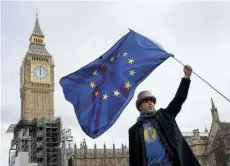  ?? Space Man ?? Steve Bray, aka Stop Brexit Man; Paddington at tea with the Queen; Luiz Inácio Lula da Silva greeting supporters; Sam Ryder’s storming performanc­e at Eurovision with