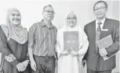  ??  ?? Carolina with her mother Norsiah (left) and father Lee Yeong Chai (second left) and her principal Lee Ken Voon during the announceme­nt of SPM results yesterday.