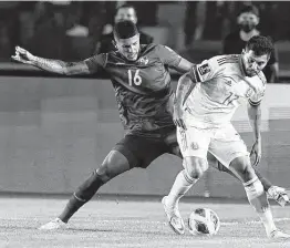  ?? Eduardo Verdugo / AP ?? Jesús Corona (der.) anotó el gol del empate de México contra Panamá en la tercera fecha del octagonal final de la CONCACAF al Mundial de Qatar 2022.