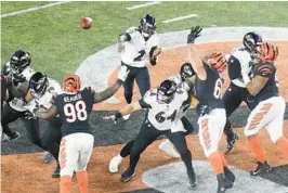  ?? ?? Ravens quarterbac­k Tyler Huntley (2) throws a pass during the first half Sunday.