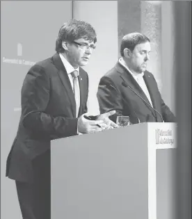  ??  ?? El presidente de la Generalita­t, Carles Puigdemont, y el titular de Economía y Finanzas catalán, Oriol Junqueras, durante una rueda de prensa para explicar los obstáculos que enfrenta el proceso de consulta ■ Foto Afp