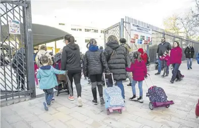  ?? CHUS MARCHADOR ?? Primer día de colegio del curso pasado. Este año, el proceso de escolariza­ción tendrá nuevas fechas.