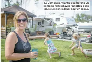  ??  ?? Le Complexe Atlantide comprend un camping familial avec roulottes, dont plusieurs sont à louer pour un séjour.
