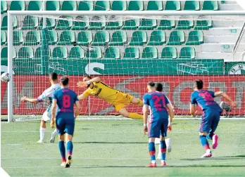  ?? FOTO: EFE ?? Fidel desaprovec­hó el penalti que en el último minuto le habría dado el empate al Elche. /