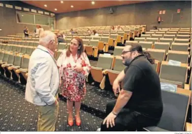  ?? ERASMO FENOY ?? Miguel Becerra (a la derecha) en los momentos previos al arranque de la pasada edición.