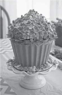  ?? CONTRIBUTE­D ?? This hydrangea cake features a lemon pound cake with vanilla buttercrea­m and a candy melt flower pot.