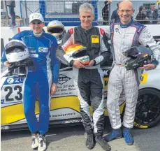  ?? FOTO: EPS-RENNSPORT ?? Waren beim 24-Stunden-Rennen auf dem Nürburgrin­g erfolgreic­h: Patrick Steuer, Ralf Goral und Uwe Mallwitz (von links).