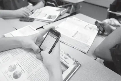  ??  ?? Letter-writers suggest smartphone­s and classrooms can be a distractin­g combinatio­n.