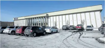  ?? JULIE JOCSAK/STANDARD STAFF ?? Pen Centre management is exploring options for the Sears store which had anchored the mall since 1966.