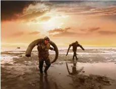  ?? (FRENETIC FILMS) ?? Des chasseurs d’ivoire en Nouvelle-Sibérie dans «Genesis 2.0».