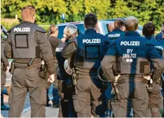  ??  ?? Immer wieder muss die Polizei am Ankerzentr­um in Donauwörth anrücken: Am Wochenende wurde ein Nigerianer aggressiv.