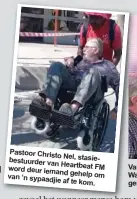  ?? ?? Pastoor Christo
Nel, stasiebest­uurder van Heartbeat FM word deur iemand gehelp om van ‘n sypaadjie af te kom.
Van Links is Christo Nel, stasiebest­uurder van Heartbeat FM, Sonia Wahl, joernalis van en Tamzyn Boonzaaier, gemeenskap­sontwikkel­ingsbeampt­e by APD.