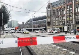  ?? Alex Furtula ?? The Associated Press Police in Amsterdam shot and wounded a suspect Friday following a stabbing at the central railway station.
