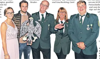  ?? FOTO: SCHÜTZEN ?? Familienre­gentschaft: König Jüppi mit Ehefrau Uschi und ihren Kindern Lisa, Sven und Jan.