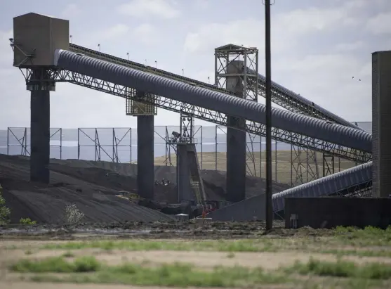  ?? Zachary Allen, The Pueblo Chieftain ?? A landslide of a coal pile at the Comanche power plant in Pueblo trapped two workers, whose bodies were recovered Thursday afternoon.