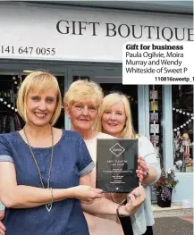  ??  ?? Gift for business Paula Ogilvie, Moira Murray and Wendy Whiteside of Sweet P