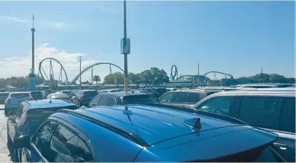  ?? DEWAYNE BEVIL/ORLANDO SENTINEL ?? SeaWorld Orlando has reoriented its parking lot with pull-in spots rather than angle parking.