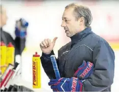  ?? KEY ?? André Röthelis Daumen zeigts an: Kloten will wieder aufsteigen.