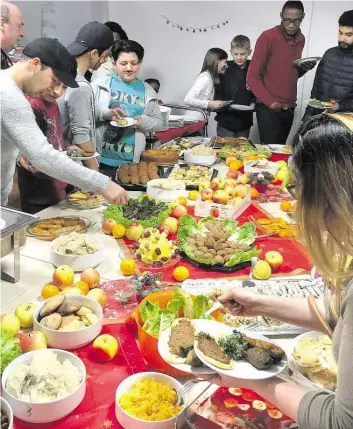  ?? BILD: PRIVAT ?? Multikultu­relles Buffet: Leckere Speisen aus vielen verschiede­nen Ländern sollen auch in diesem Jahr wieder beim Winterfest im Willkommen­scafé auf den Tisch kommen.