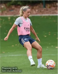  ?? ?? Training with her club, Arsenal