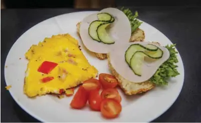  ?? FOTO: KRISTIN ELLEFSEN ?? Omelett og skinke er eksempler på proteinrik­e matvarer. Proteininn­hold per 100 gram vare: