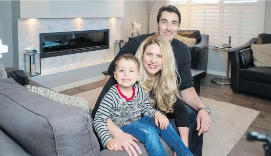  ?? DON MOLYNEAUX ?? Steve and Megan Berman, with son Jack, moved into their Cedarglen home in July. They found they could have everything they wanted in a home by building new.