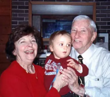  ?? Sam Bain photos ?? Sam and Rose Bain with Vincenzo, one of their six grandchild­ren.