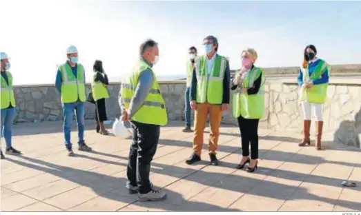  ?? FOTOS: D. A. ?? La delegada se interesó por estas obras que “avanzan a buen ritmo”.