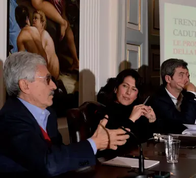  ??  ?? Il convegno Massimo D’Alema e Andrea Orlando all’incontro moderato da Simona Brandolini