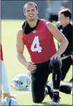  ?? ANDA CHU — STAFF PHOTOGRAPH­ER ?? Quarterbac­k Derek Carr is operating the most complex of the four different offenses the Raiders have run since he arrived.