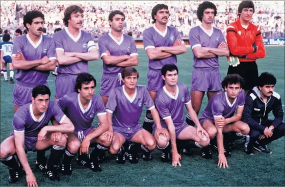  ??  ?? EL CASTILLA DE LA FINAL DE COPA. Arriba y de izquierda a derecha posan: Juanito, Castañeda, Casimiro, Bernal, Herrero y Agustín. Abajo, y en el mismo orden: Pineda, Álvarez, Cidón, Paco y Gallego.